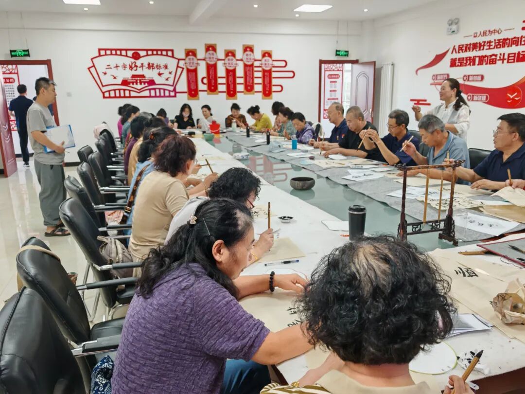 書法進(jìn)社區(qū) 墨香潤民心——柴溝堡鎮(zhèn)長勝北街社區(qū)開展書法科普與文化交流活動